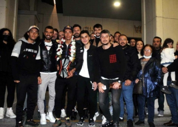 Şampiyon Toprak Razgatlıoğlu yurda döndü