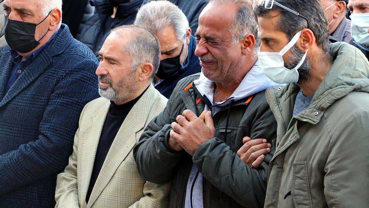 Karşıyaka Mezarlığı’nda gözyaşları arasında toprağa verildi