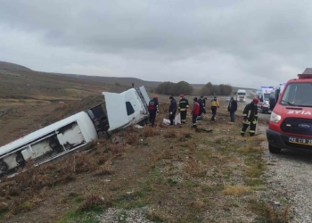 Şarampole devrilen tankerin şoförü öldü