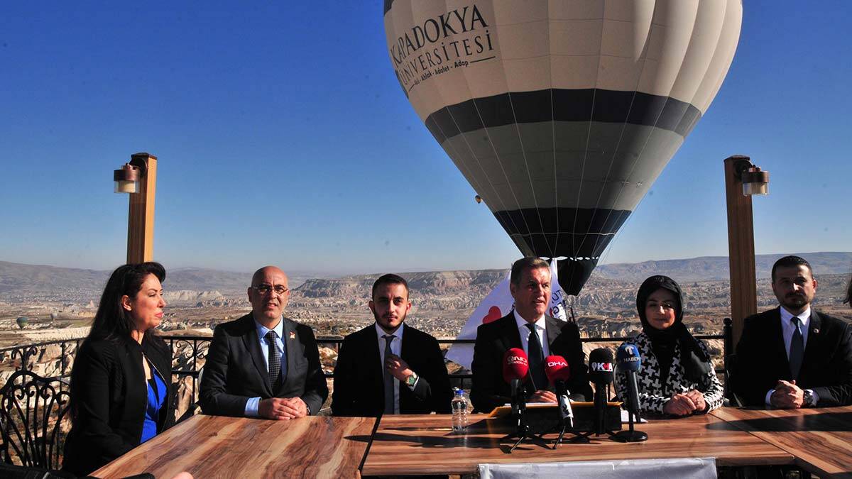 " Sınır ötesinde benim bayrağım, Türkiye'mizin huzuru için dalgalanıyorsa, o bayrak orada dalgalanmaya devam edecek "