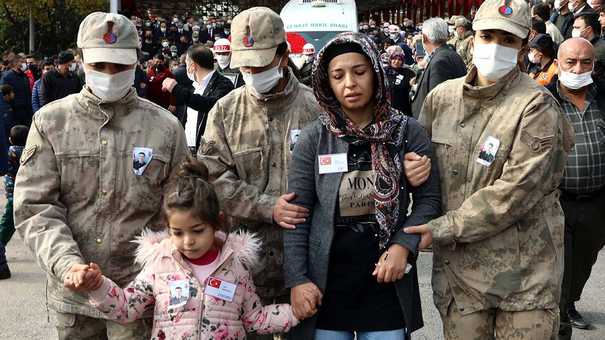 Ambulansla Kilis Devlet Hastanesi'ne kaldırılan Dinç, doktorların tüm çabasına karşın kurtarılamadı.
