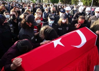 Şehit olan polisin cenazesi Erzurum'a uğurlandı