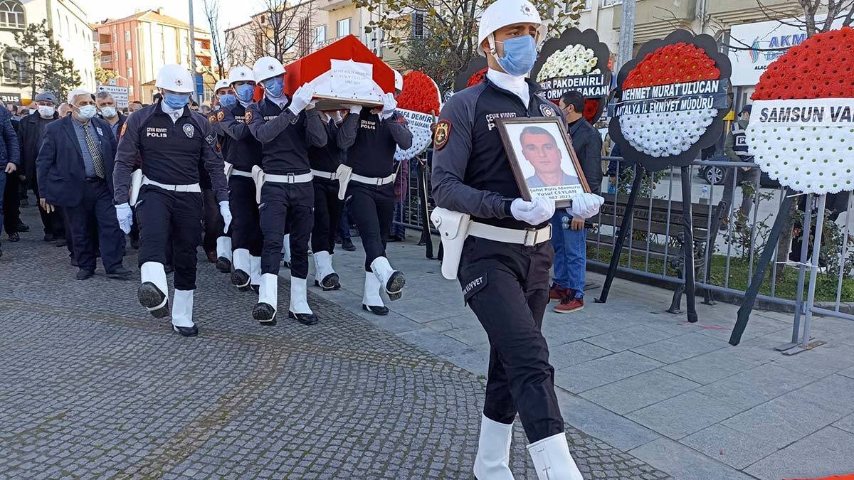 Ceylan'ın en küçük kızı Melis Nare, annesinin kucağında "Baba" diyerek ağladı