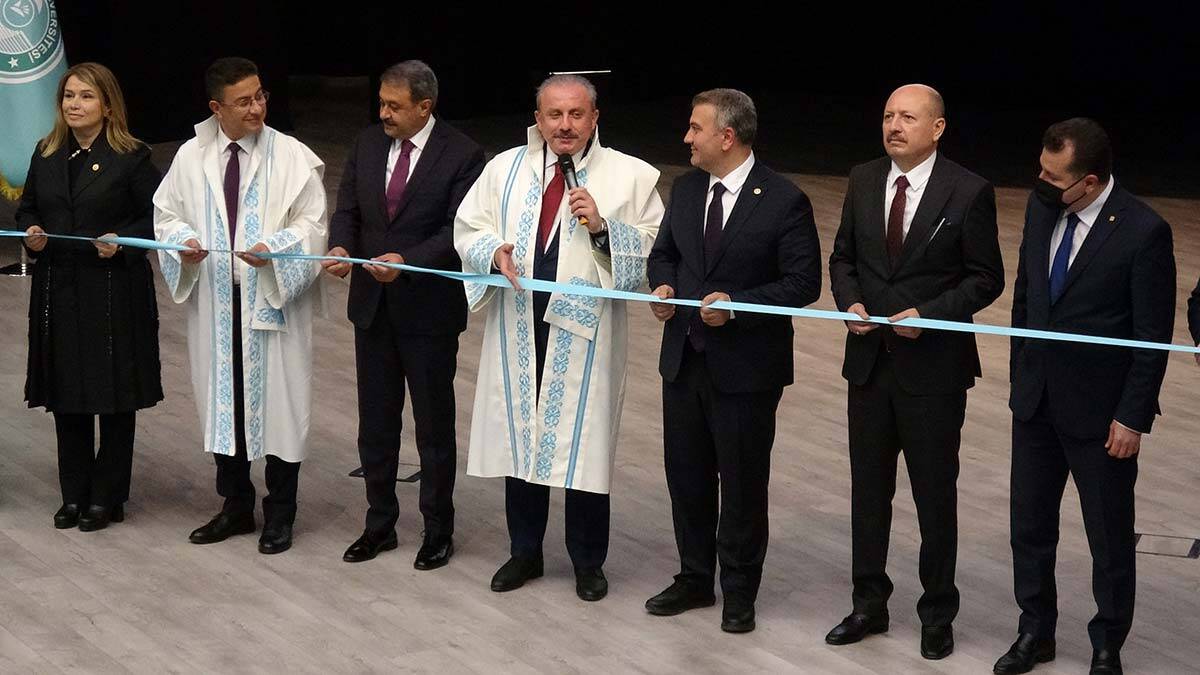 " İşte hukuk da böyle zamanlarda karşımıza çıkıyor. Aslında hayatın bizatihi kendisi olduğunu bize gösteriyor "