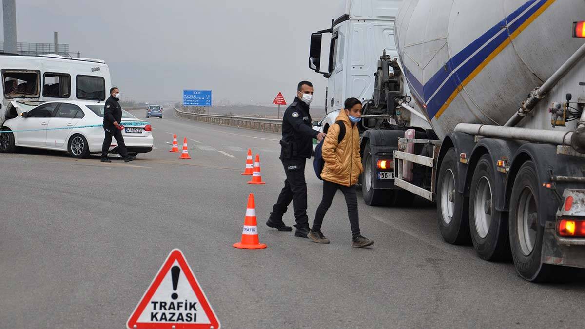 Kazada 14’ü öğrenci, 2’si sürücü, toplam 19 kişi yaralandı