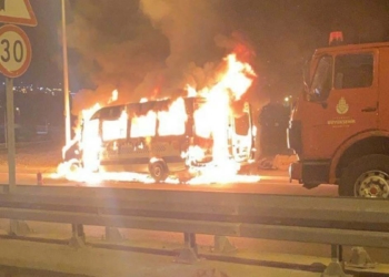 Seyir halindeki servis alev topuna döndü