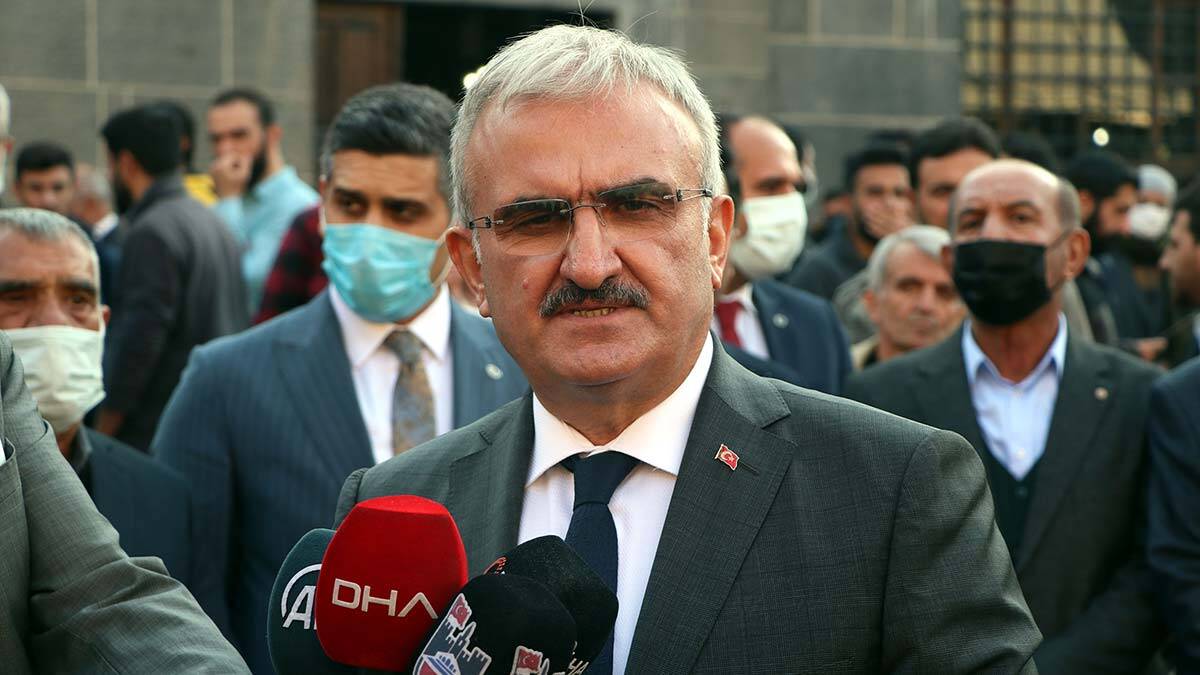 " Ergani doğumlu hemşehrimize, Diyarbakırlılar olarak bugün Ulucami'de ve 17 ilçemizin merkez camilerinde gıyabi cenaze namazı kılarak, dualarımızı ettik nur içinde yatırsın"