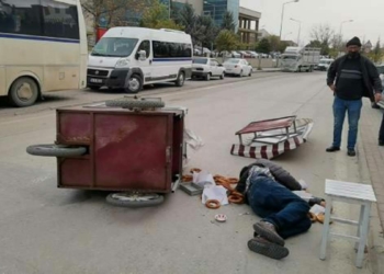Simit arabasının altında kalan simitçi yoğun bakımda