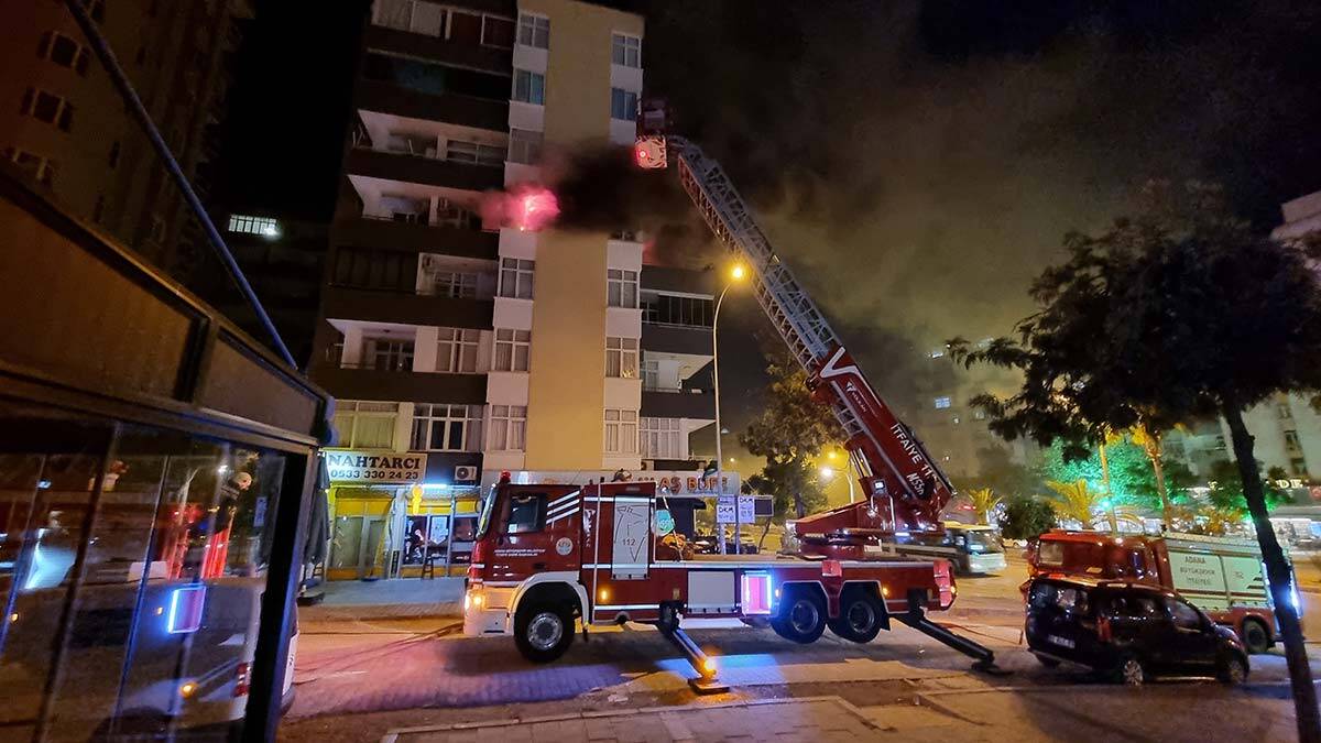 Sinir krizi geçiren şahıs evini ateşe verdi