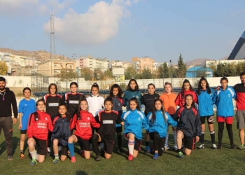 Şırnak'ta futbolcu kızların hayali milli takım
