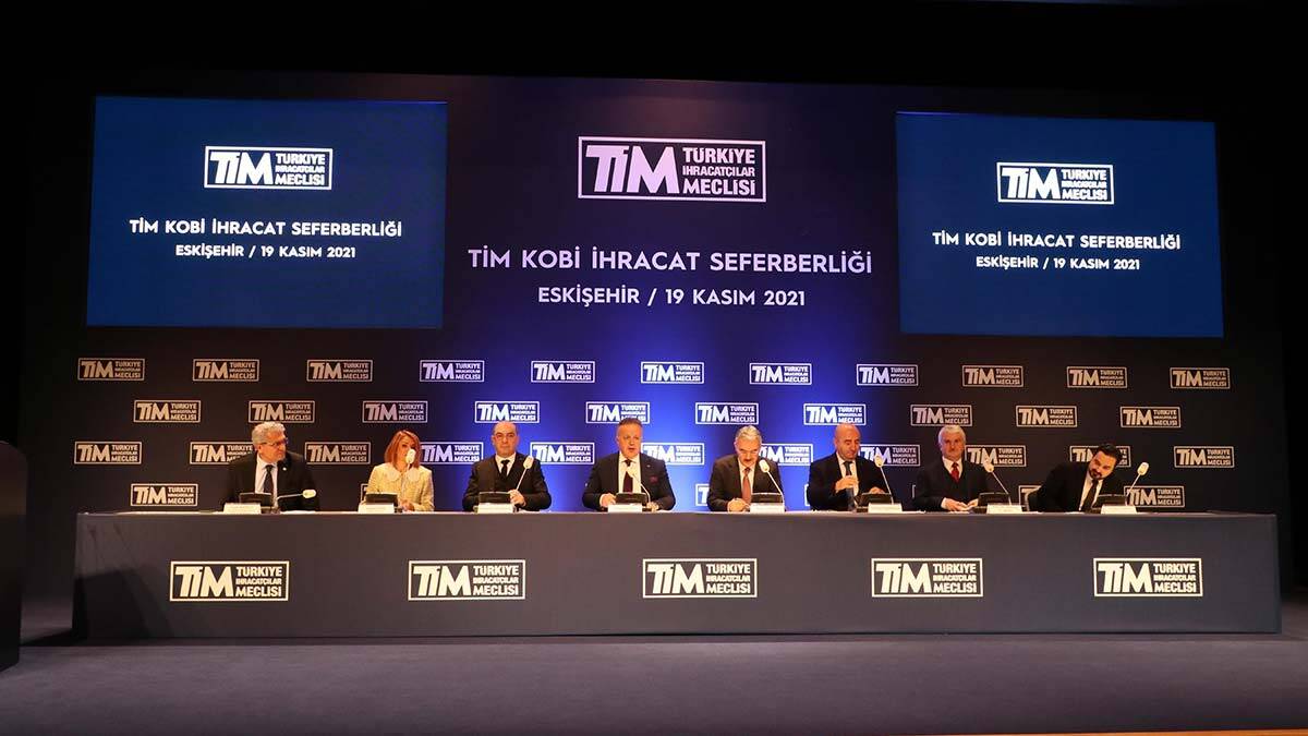 " Bizim bu kadar ihracatla, getirdiğimiz bu kadar gayretle Türk lirasının bu kadar değer kaybetmesini anlamakta zorlanıyoruz"