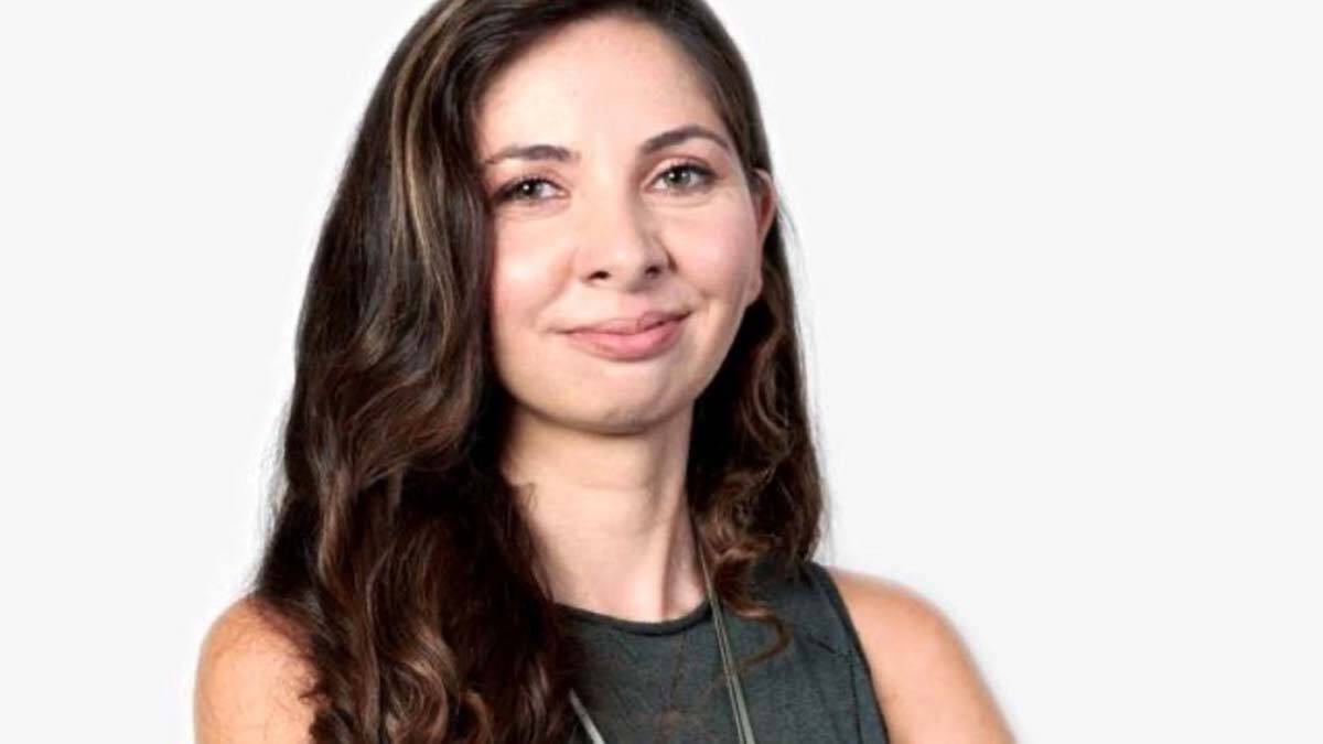 İçeri giren yakınları Dilek Dündar Erbahar’ın yatakta hareketsiz yattığını görünce ambulansa ve polise haber verdi