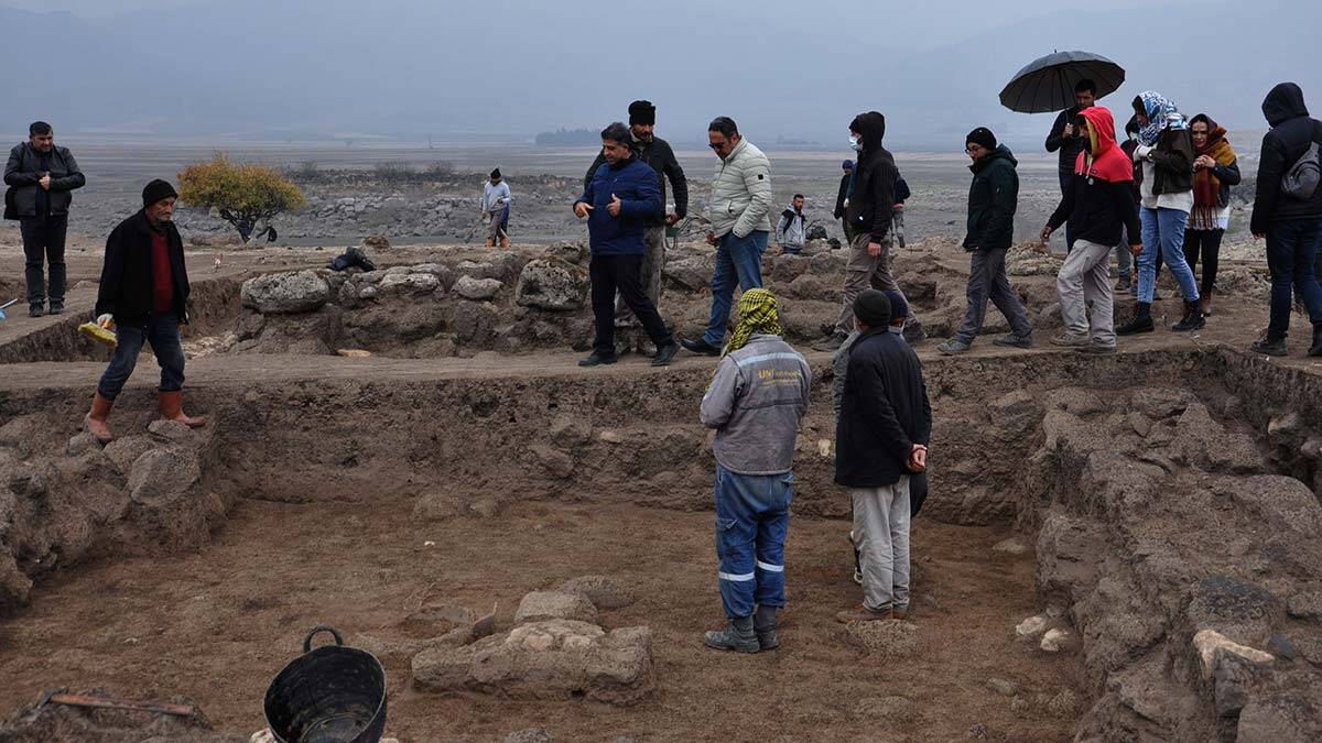 Taşlıgeçit'te Roma Dönemi'ne ait parfüm şişesi bulundu