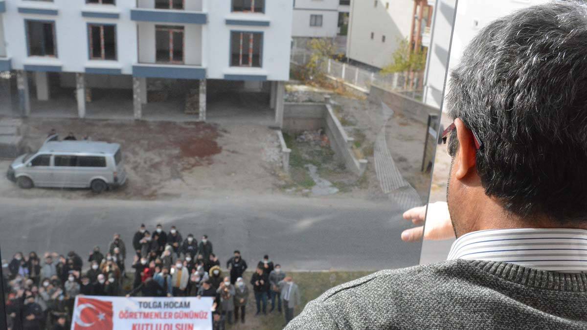 Tedavi gören öğretmene öğrencilerinden sürpriz