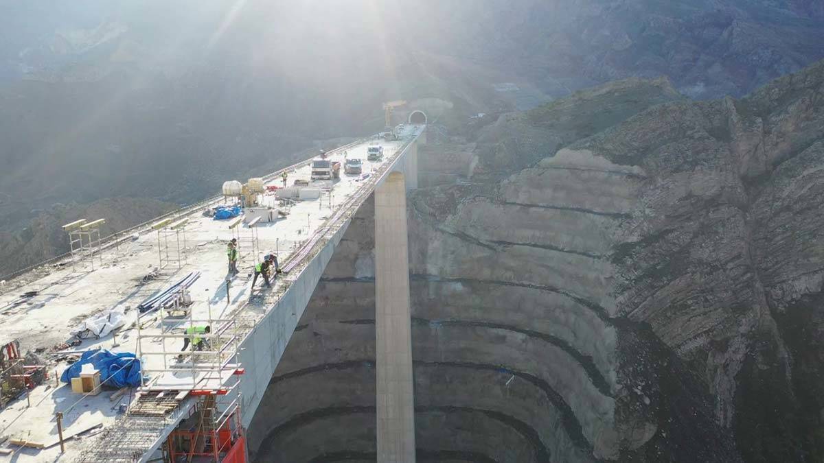 Tekkale Viyadüğü çalışmalarında sona gelindi