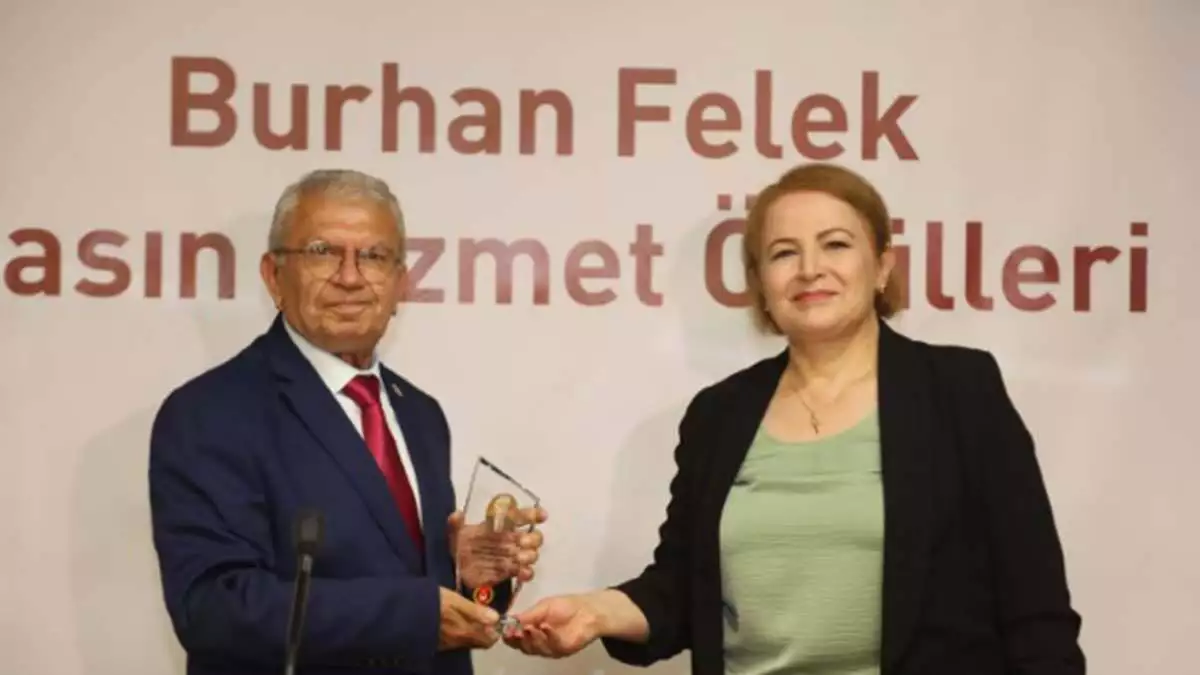 Tgc burhan felek basın hizmet ödülleri sahiplerini buldu, 16 gazeteci 4 kasım 2021 perşembe günü düzenlenen törende ödüllerini aldı.