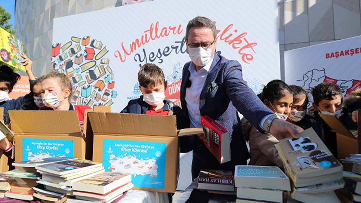" Yapılan kitap bağışları ile bugüne kadar 42 ilde, 73 okula 30 binden fazla kitap gönderdik"