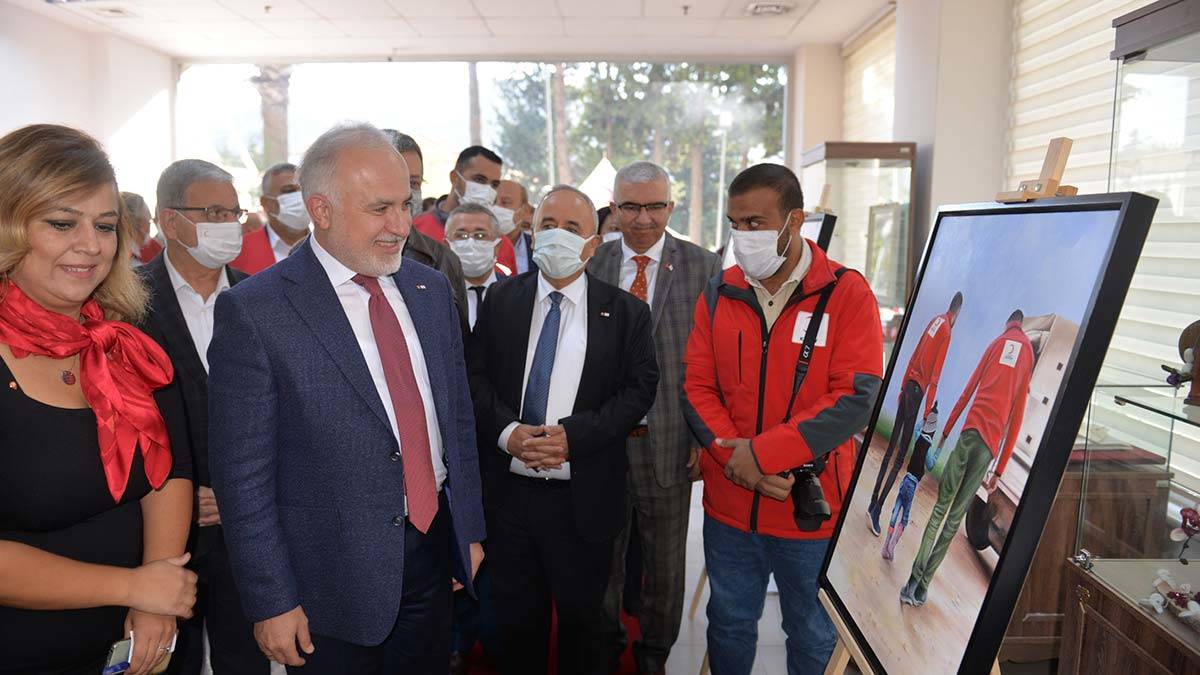 Türk Kızılay'dan Göç ve Çocuk sergisi