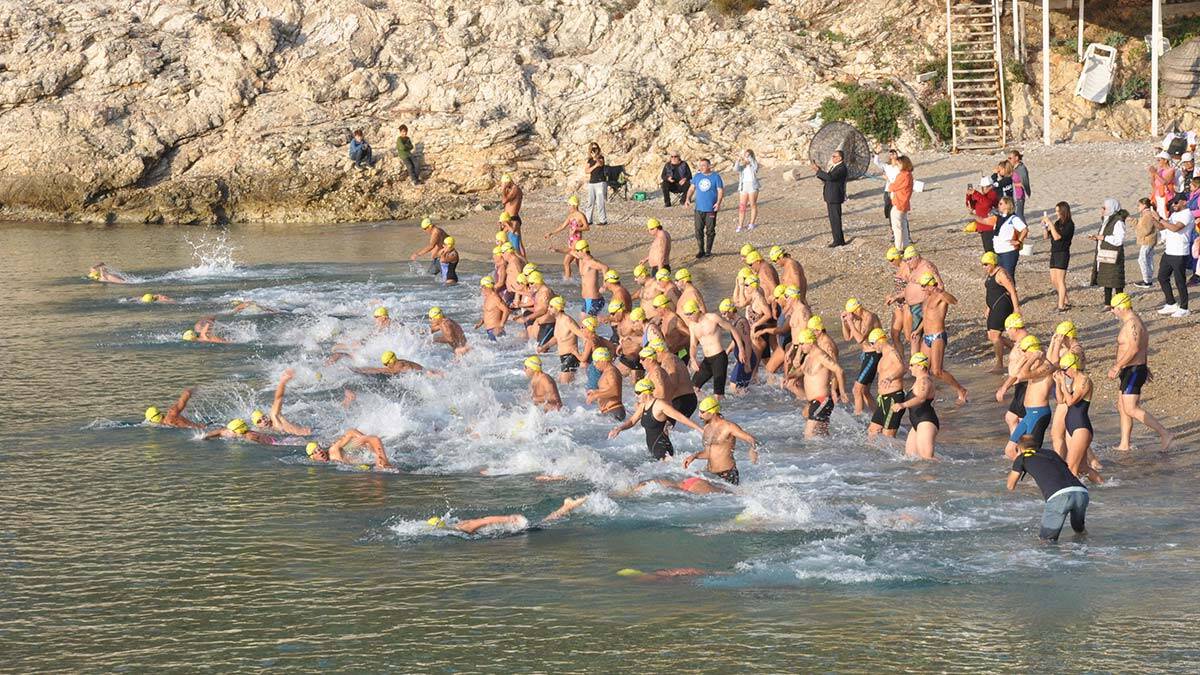Türkiye'nin master yüzücüleri Datça'da buluştu