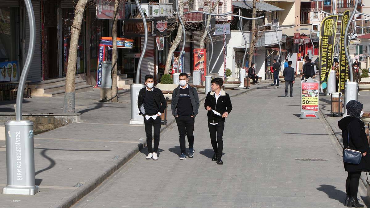 Şırnaklılar bu açıklanan tabloda kentin en düşük vaka oranına sahip olmasını sağlık personellerinin bu özverili çalışmasına ve vatandaşların kurallara uymasına bağlıyor