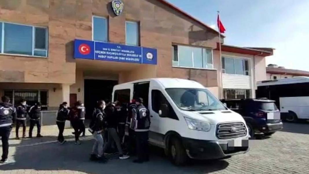 Van'da 13 göçmen kaçakçısı tutuklandı