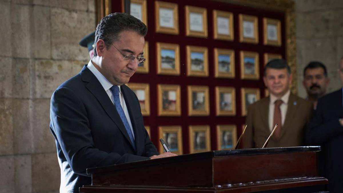 Ali Babacan Anıtkabir'i ziyaret etti