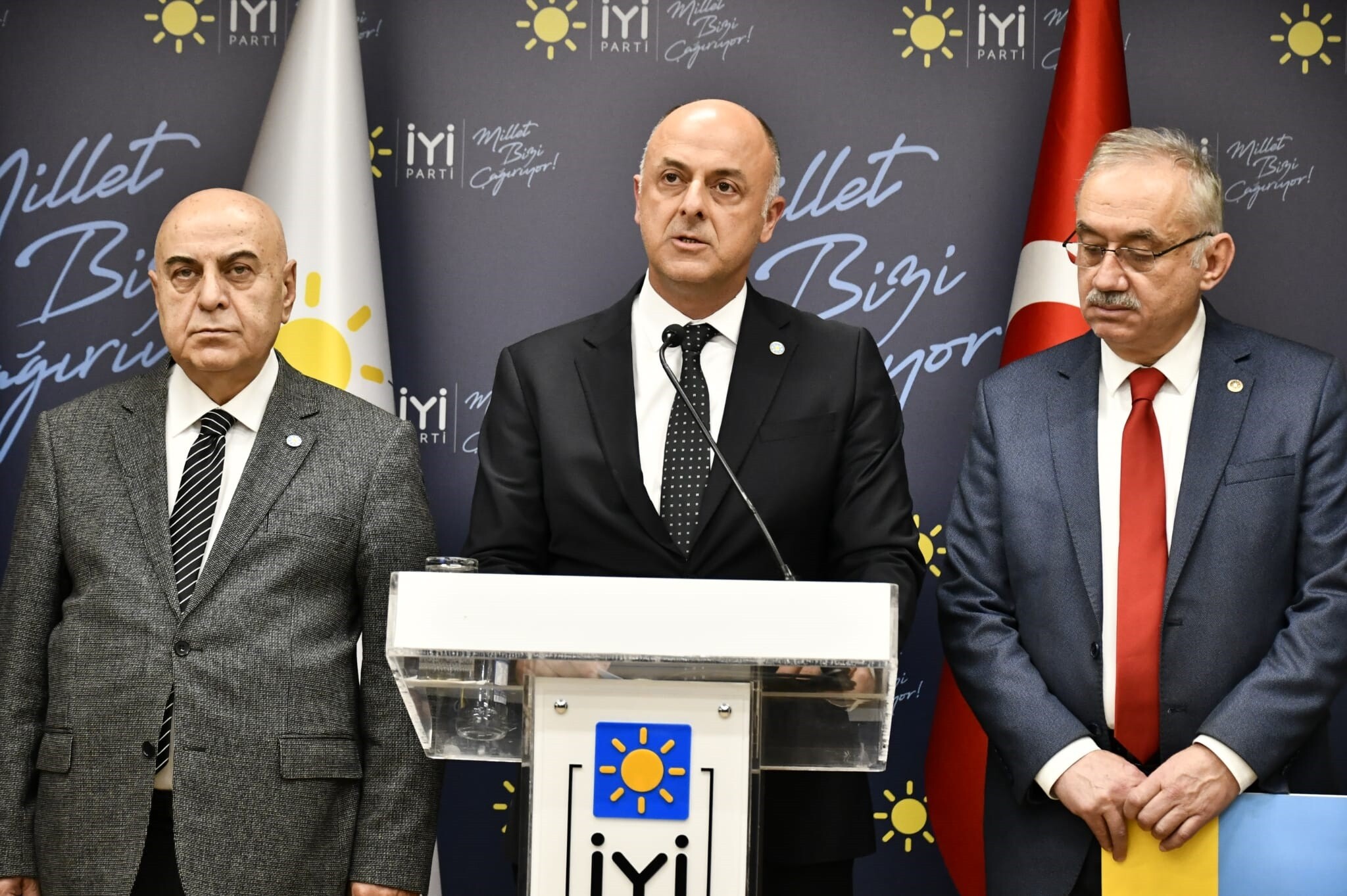 Ümit Özlale ekonomi heyeti ile açıklama yaptı