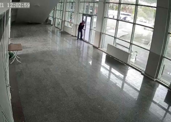 Zonguldak'ta terminalin su alan asma tavanı çöktü