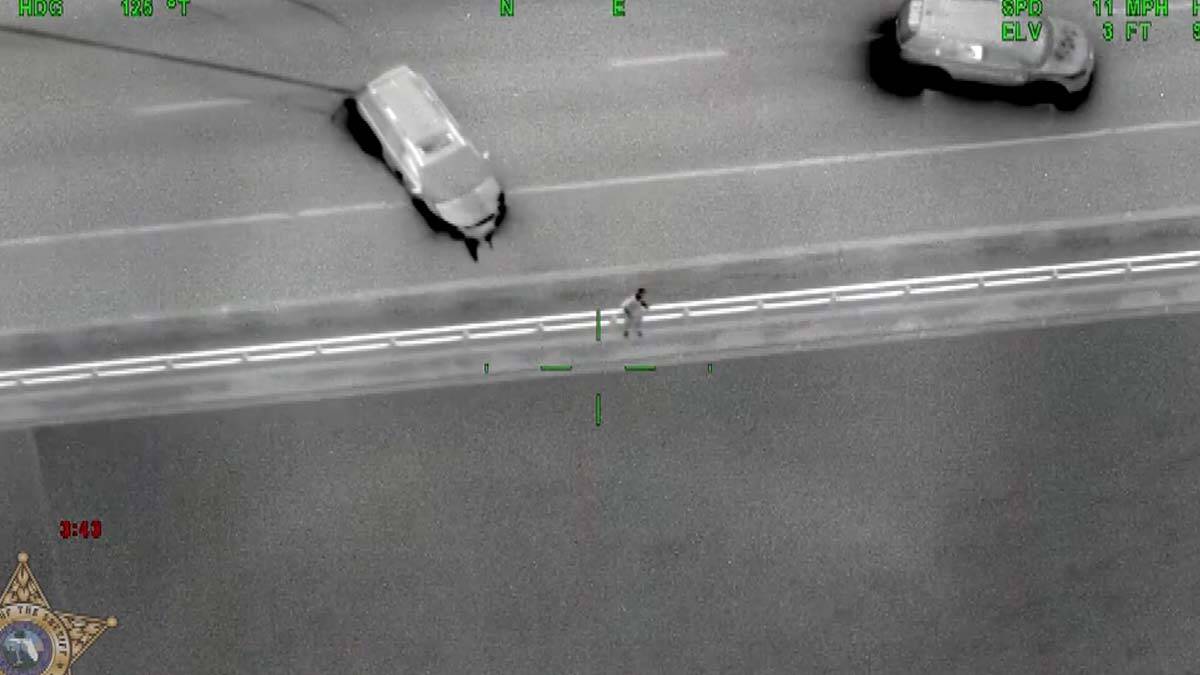 Bryan Gray, köprünün üstünde aşırı süratten dolayı bir dizi kaza yaparak durdu.