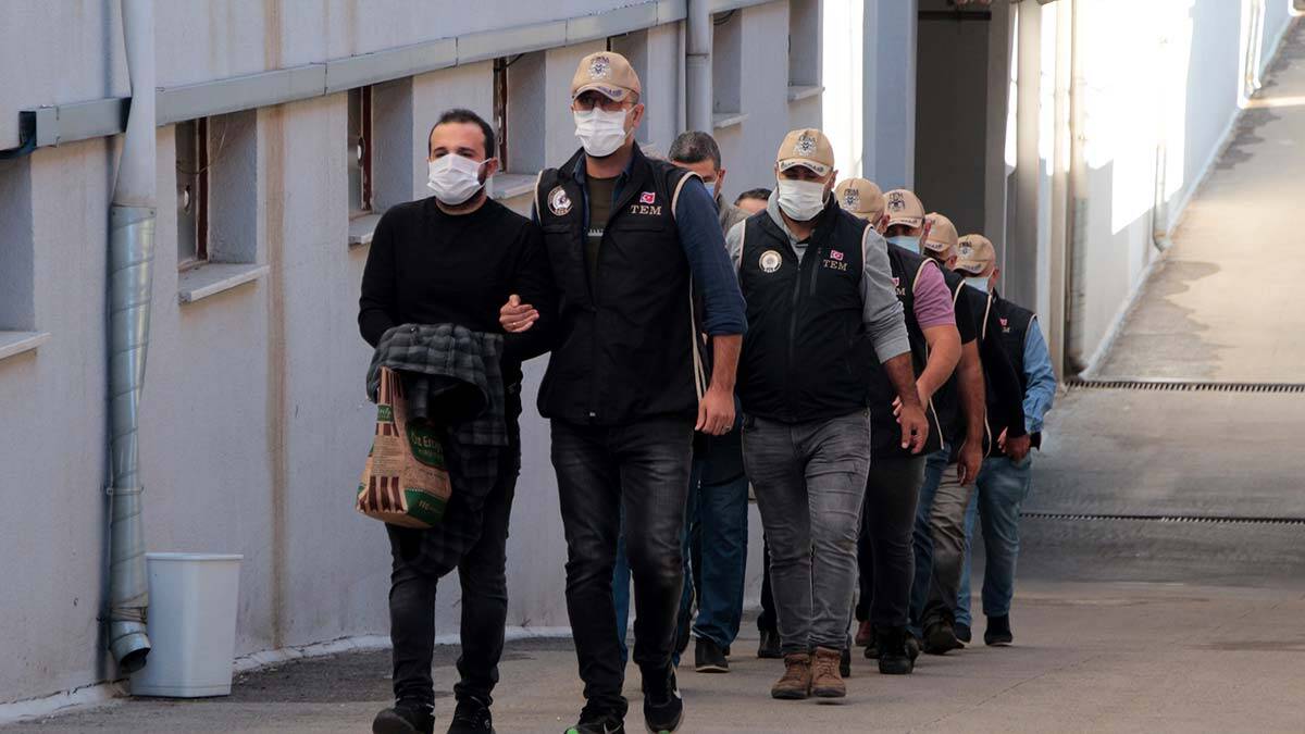 Adana'da 9 FETÖ şüphelisinden 5’i tutuklandı