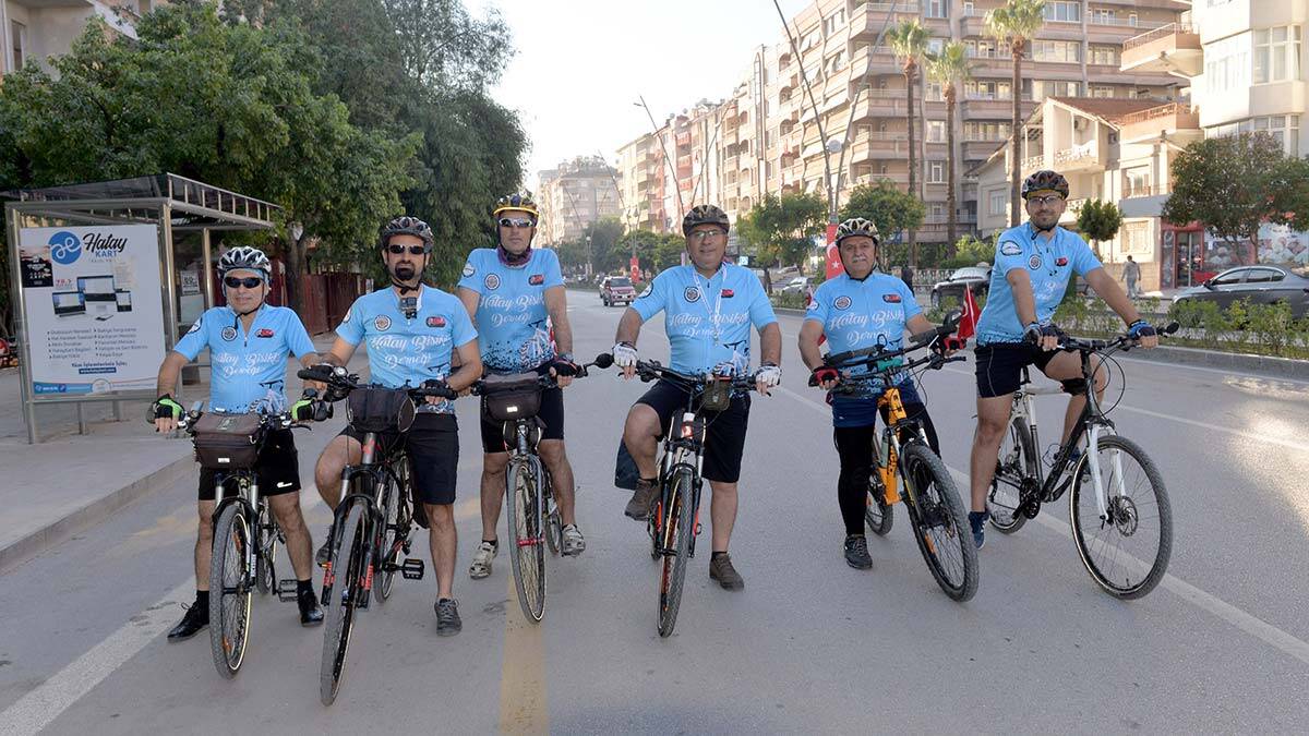 "Atamızın izindeyiz Anıtkabir yolundayız"