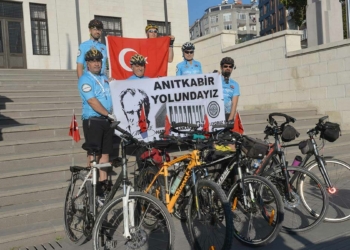 "Atamızın izindeyiz Anıtkabir yolundayız"