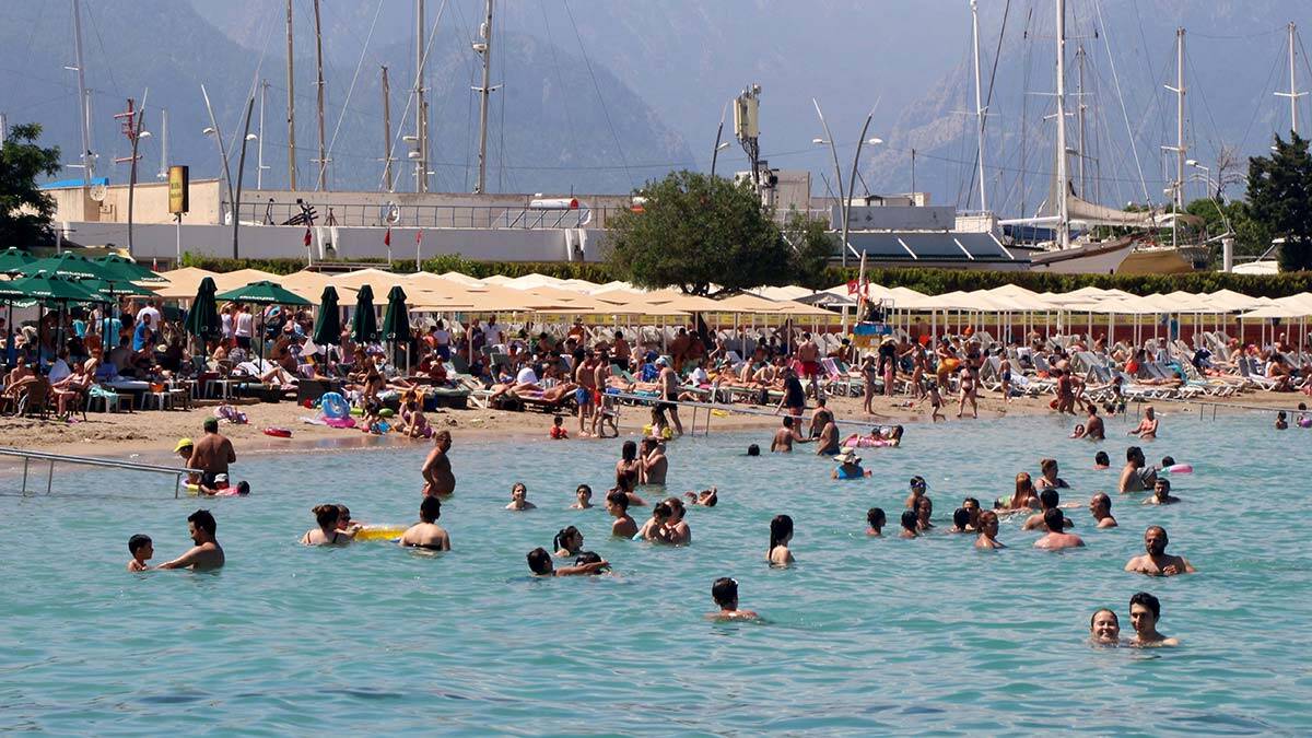 Antalya'da 2022'de 16 milyon turist hedefi