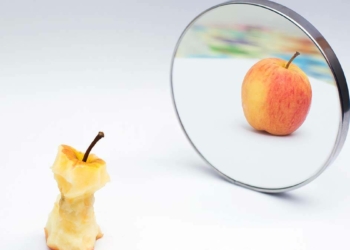 Aynaya bakacak cesaretin var mı?