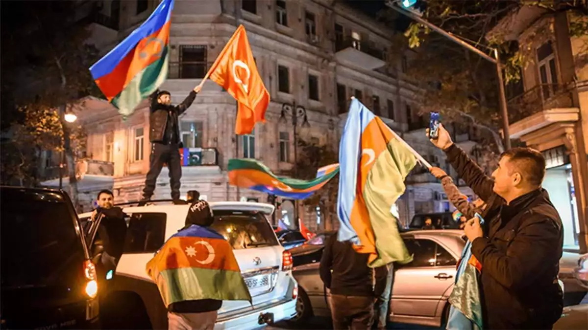 Kafkasya'da türk'ün zaferi: karabağ savaşı. Orta asya tarih boyunca hep savaşlara sahne olmuştur. Türkler'in ana yurdu olan orta asya'da birçok devlet ve medeniyet yaşadı.