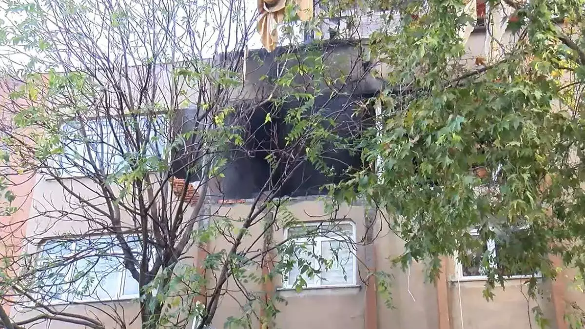 Bağcılar'da binada patlama sonrası yangın