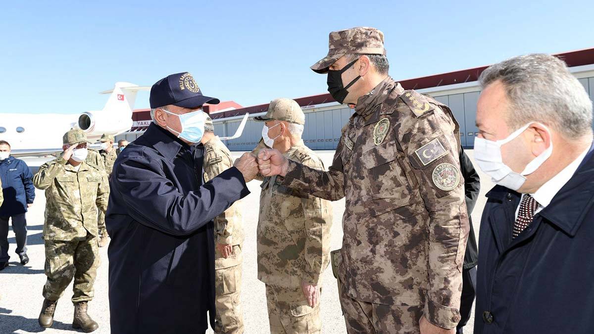 Bakan Akar İran sınır hattında
