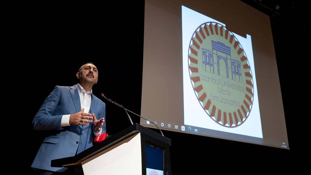 Bakan Gül'den gençlere tavsiyeler