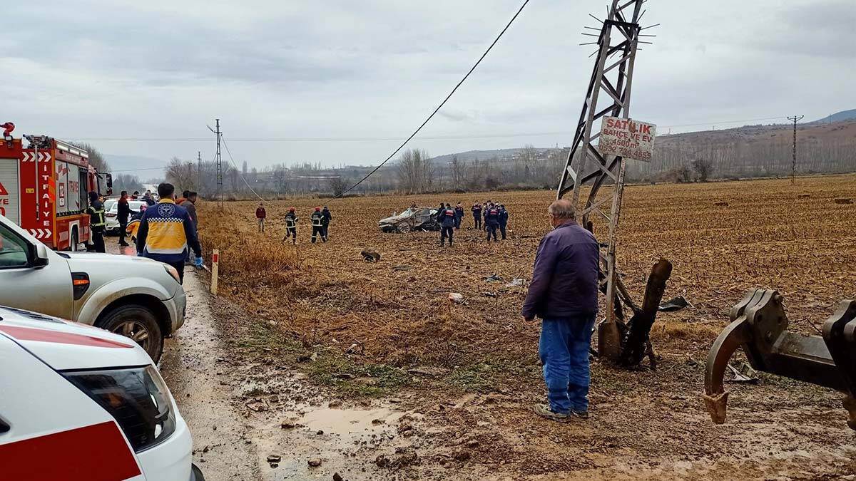 Derya Yanık'ın korumaları kaza yaptı