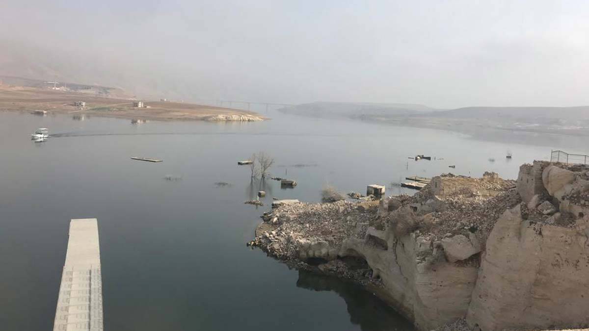 Baraj suları çekildi, eski Hasankeyf göründü