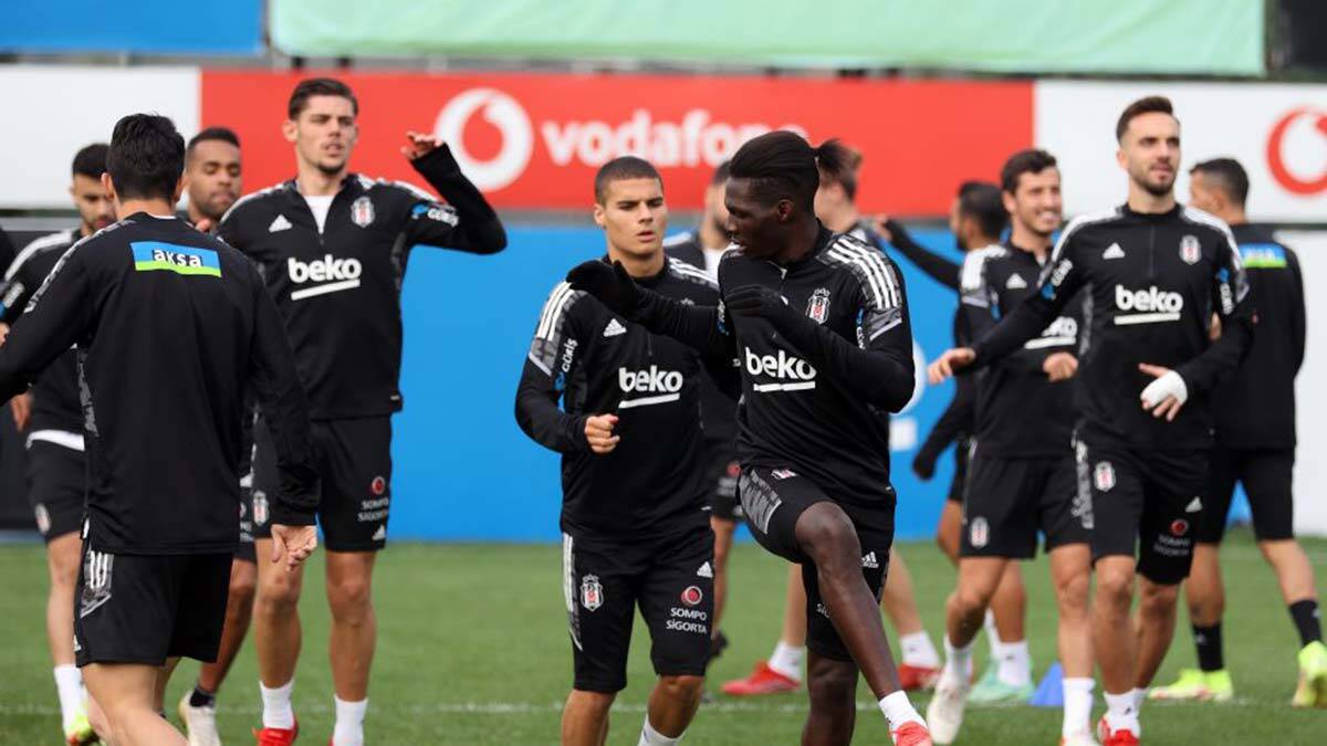 Geçen sezonun şampiyonu Beşiktaş hedefin uzağında, yeni sezona inişli çıkışlı bir başlangıç yaptı.