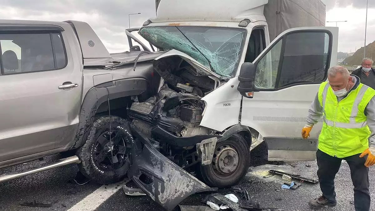 Beykoz'da kaza; sürücüler yaralandı