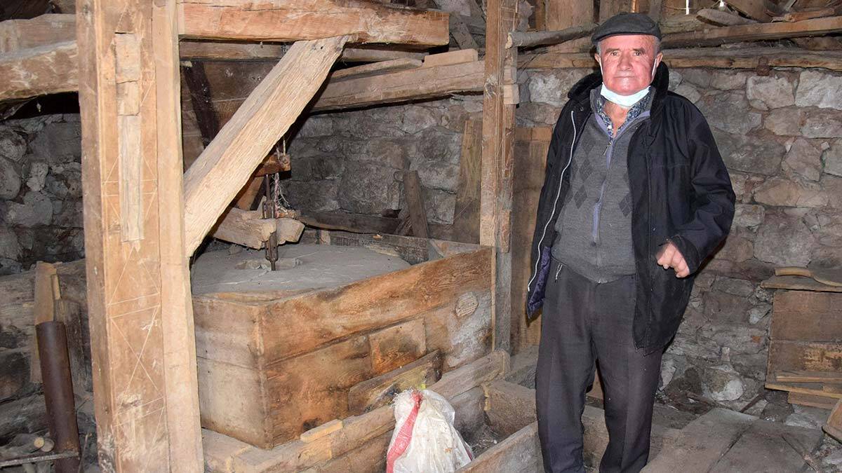 Antalya'nın Kumluca ilçesinde yaşayan, Büyükalan halkı 150 yıllık su değirmeninin 4 yıldır kapalı oluşuna tepki gösterip, bir an önce açılmasını istedi.