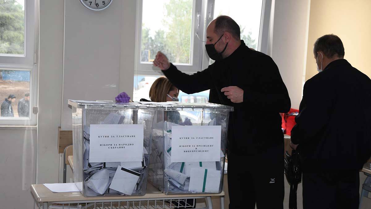 Bulgaristan seçiminde sandıklarda uzun kuyruklar oluştu