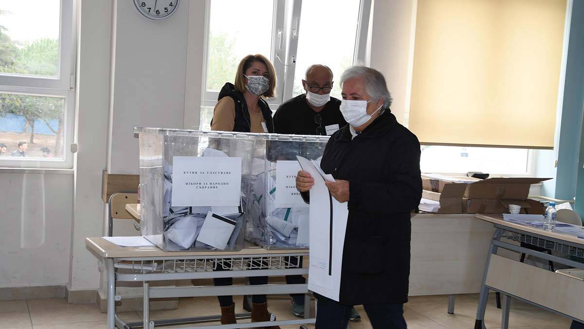 Bulgaristan'daki seçimler için sandık başına gidildi
