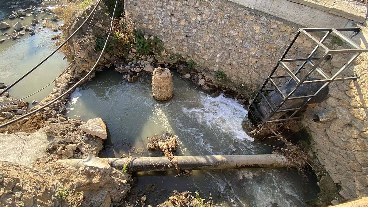 Dilderesi köpürüp renk değiştirdi