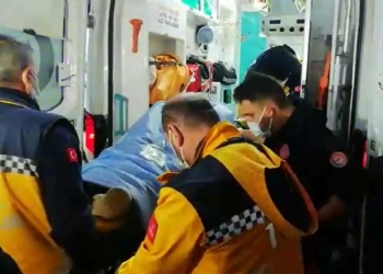 Erzincan'da yolcu otobüsü devrildi: 22 yaralı