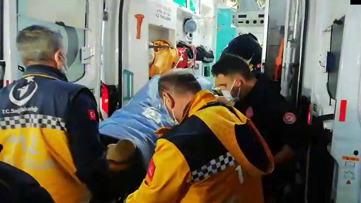 Erzincan'da yolcu otobüsü devrildi: 22 yaralı