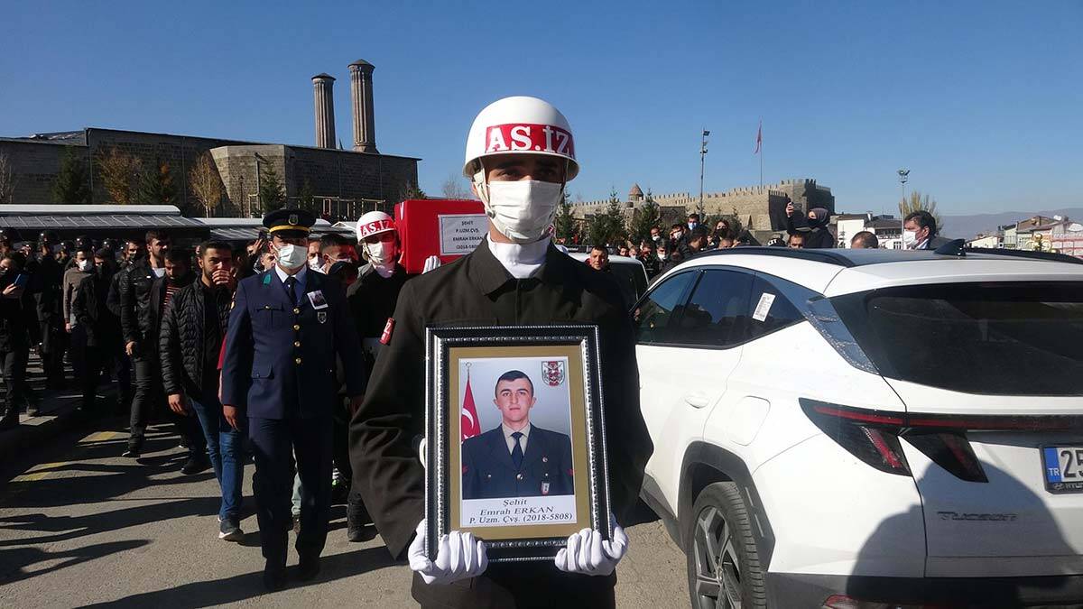 Şehit Emrah Erkan son yolculuğuna uğurlandı