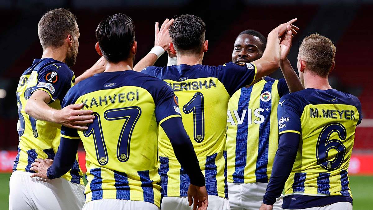 Royal Antwerp’i 3-0 yenen Fenerbahçe Avrupa'da güldü, gruptaki ilk puanını alarak yarıştan kopmadığını gösterdi.